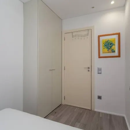 Bright T2 With 35 M2 Terrace, 2bed And 2bath And Fast Internet!