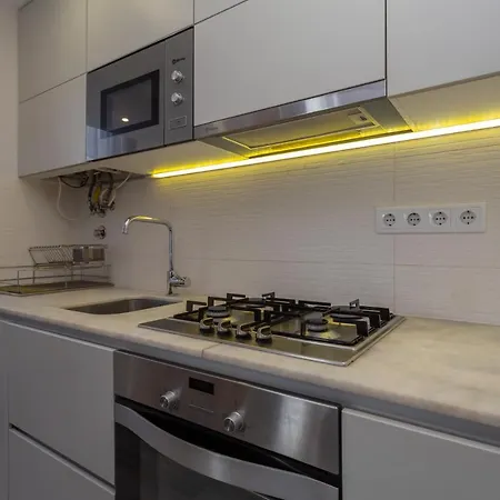 Bright T2 With 35 M2 Terrace, 2bed And 2bath And Fast Internet! Apartament *
