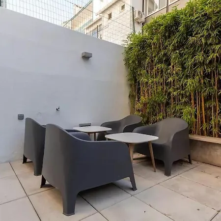 Bright T2 With 35 M2 Terrace, 2bed And 2bath And Fast Internet! Lizbona