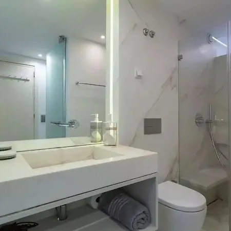 Appartement Bright T2 With 35 M2 Terrace, 2bed And 2bath And Fast Internet!