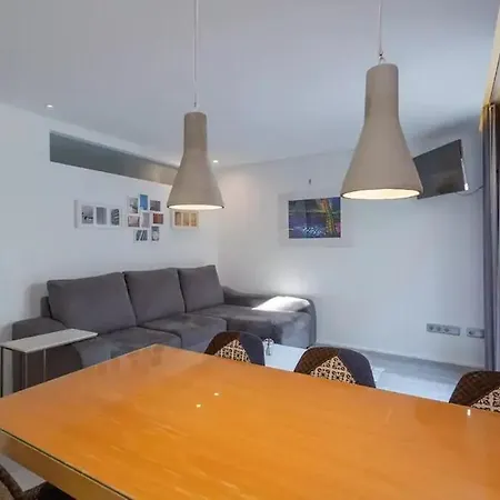 Bright T2 With 35 M2 Terrace, 2bed And 2bath And Fast Internet! *