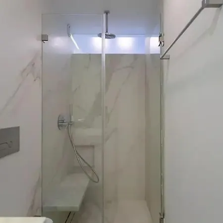 Bright T2 With 35 M2 Terrace, 2bed And 2bath And Fast Internet! *