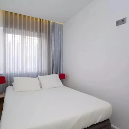 Bright T2 With 35 M2 Terrace, 2bed And 2bath And Fast Internet! Lisboa