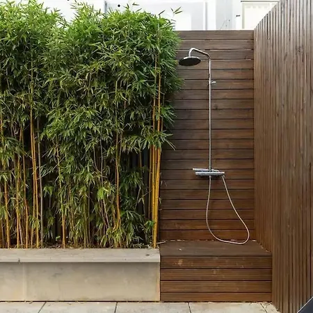 Bright T2 With 35 M2 Terrace, 2bed And 2bath And Fast Internet! Lisboa